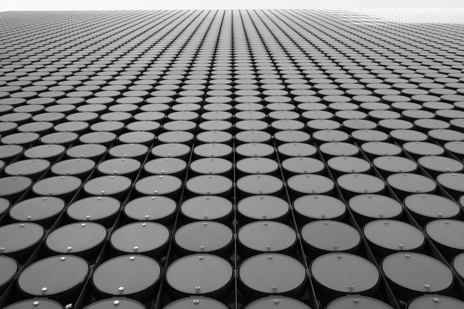 a black and white photo of a building